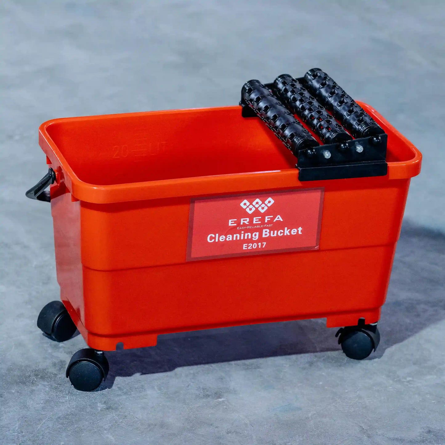 E2017 Reinigungseimer aus hochdichtem Polyethylen mit integriertem Rollensystem und 20 Litern Fassungsvermögen