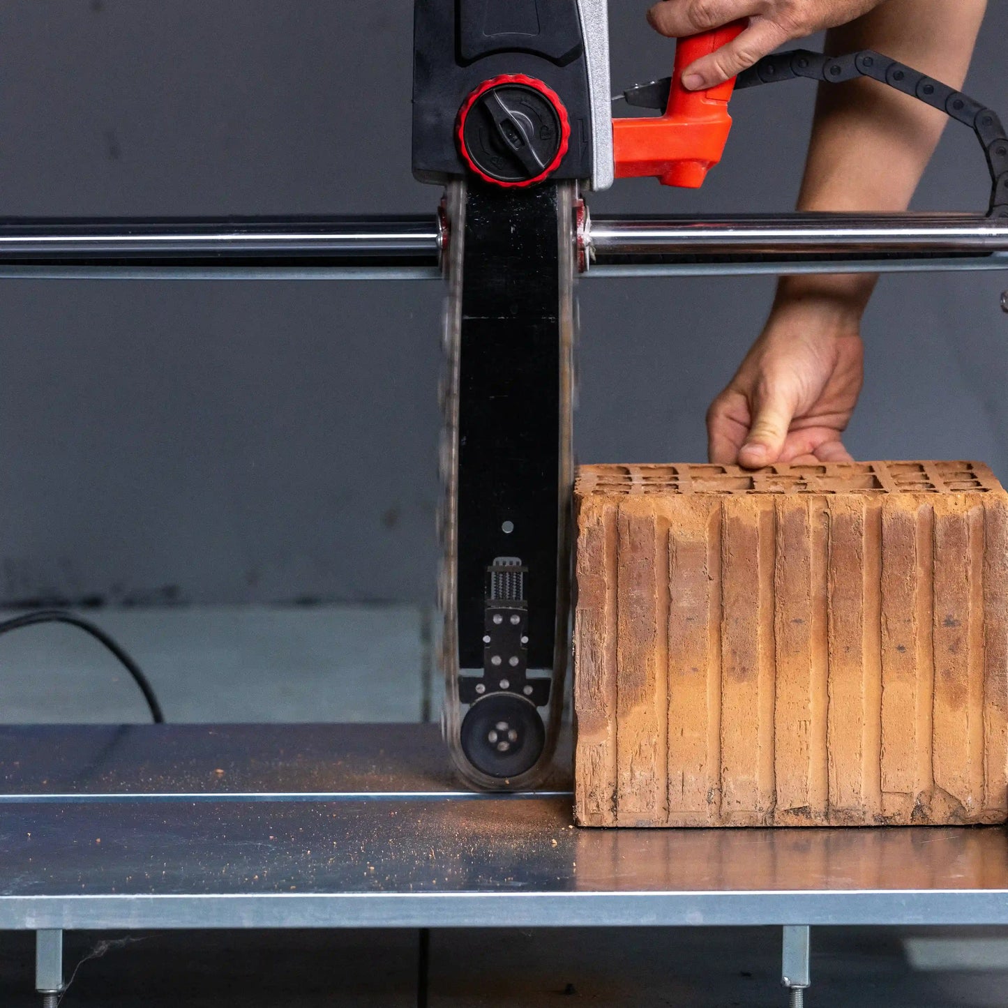 E4006 Mašina za sečenje lake cigle, blokova i gas-betona 2300W / 300mm