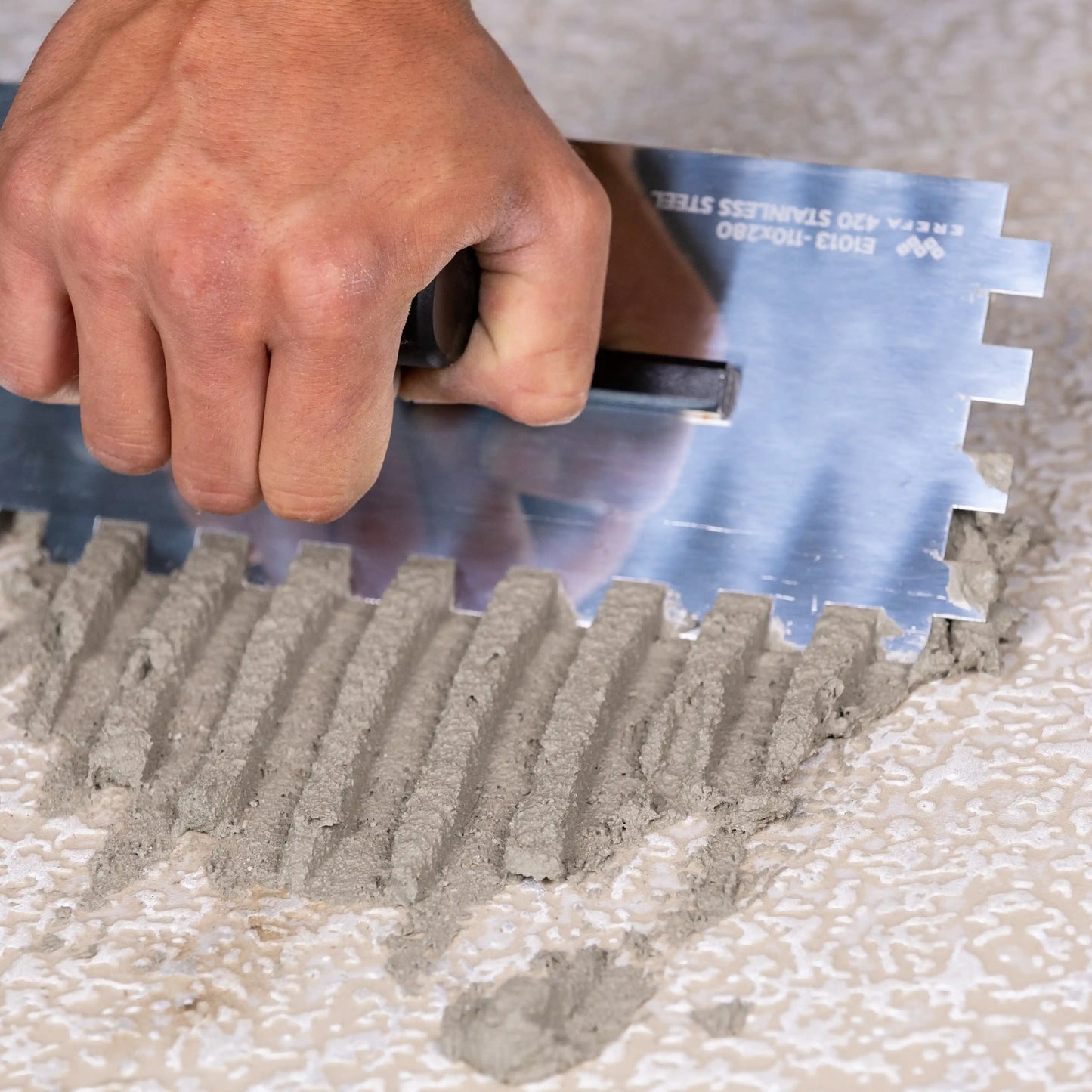 E1012 Edelstahlkelle mit 10 mm Abstand