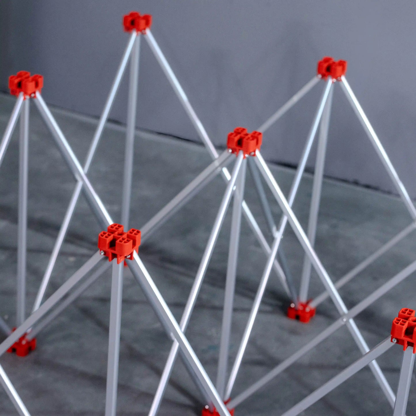 E2010 Ekstrudirani aliminijumski radni sto za ploče sa 15 nogara, nosivost 1000kg