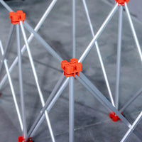 E2018 Sechsbeiniger Stahlplattentisch mit präziser Ausrichtung und erhöhter Stabilität