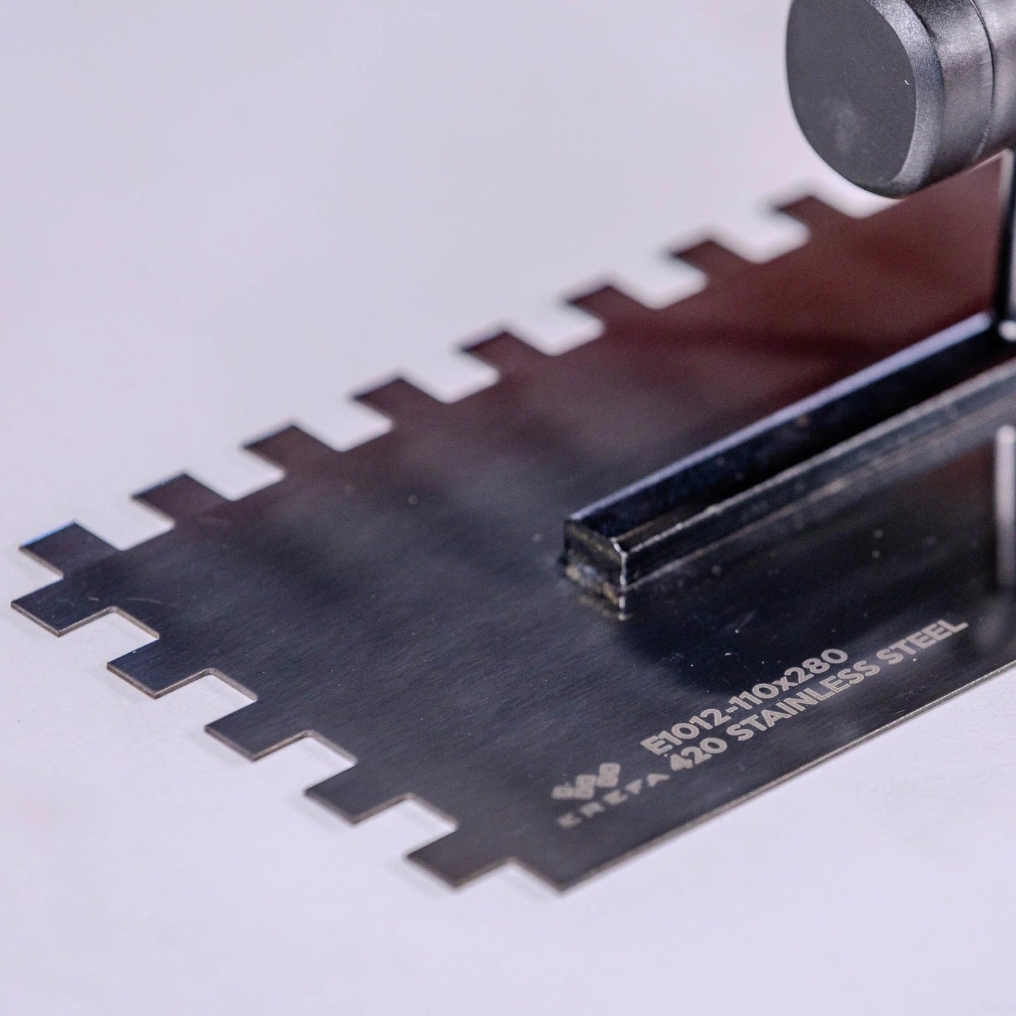 E1012 Edelstahlkelle mit 10 mm Abstand