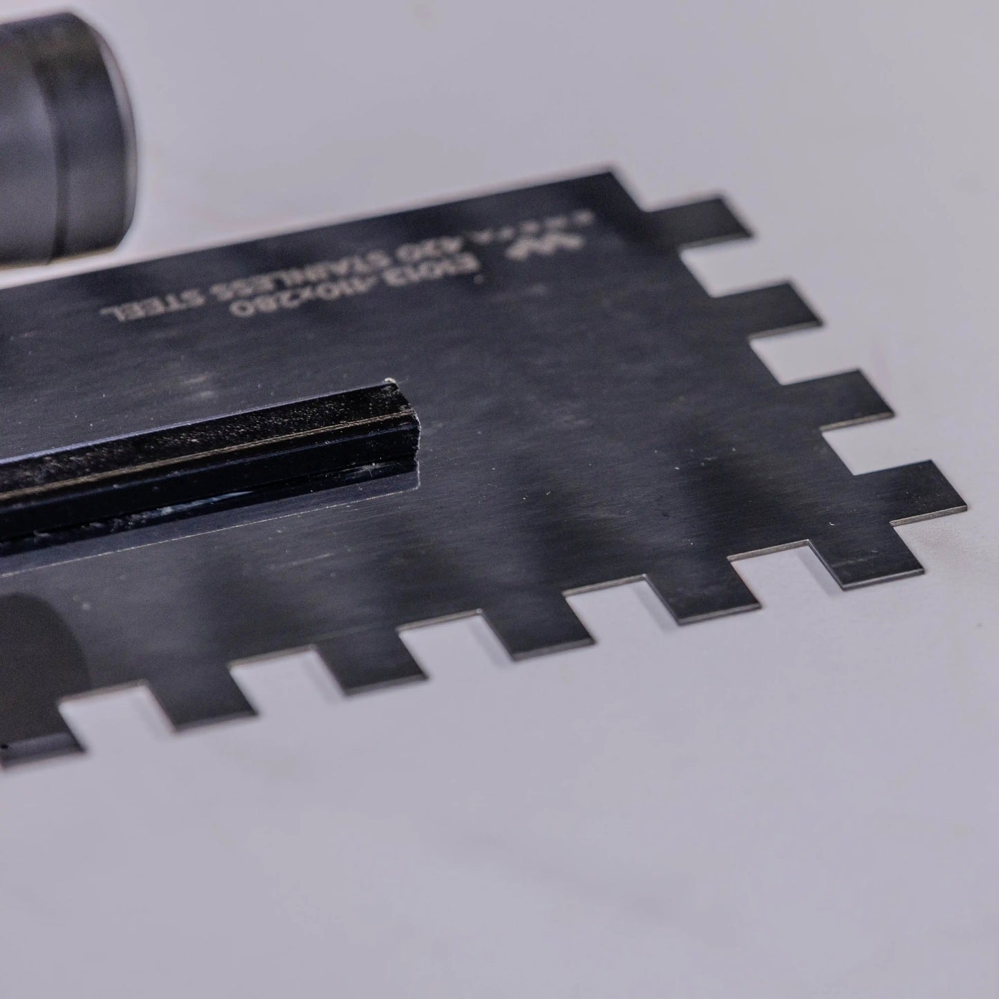 E1013 Edelstahlkelle mit 12 mm Abstand